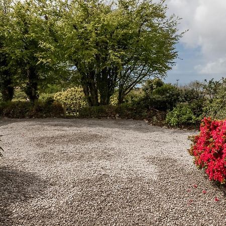 Ramblers Retreat Villa Хелстън Екстериор снимка