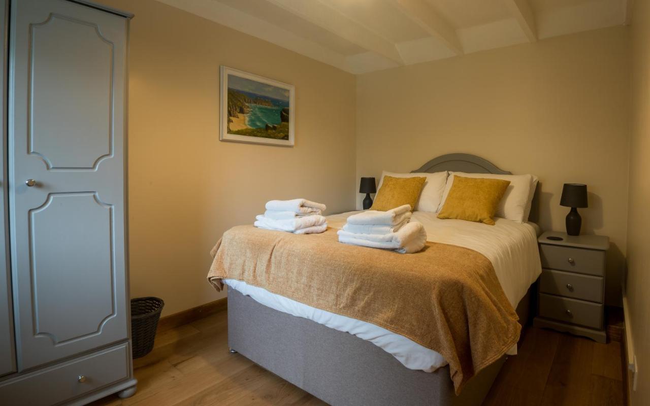 Ramblers Retreat Villa Хелстън Екстериор снимка