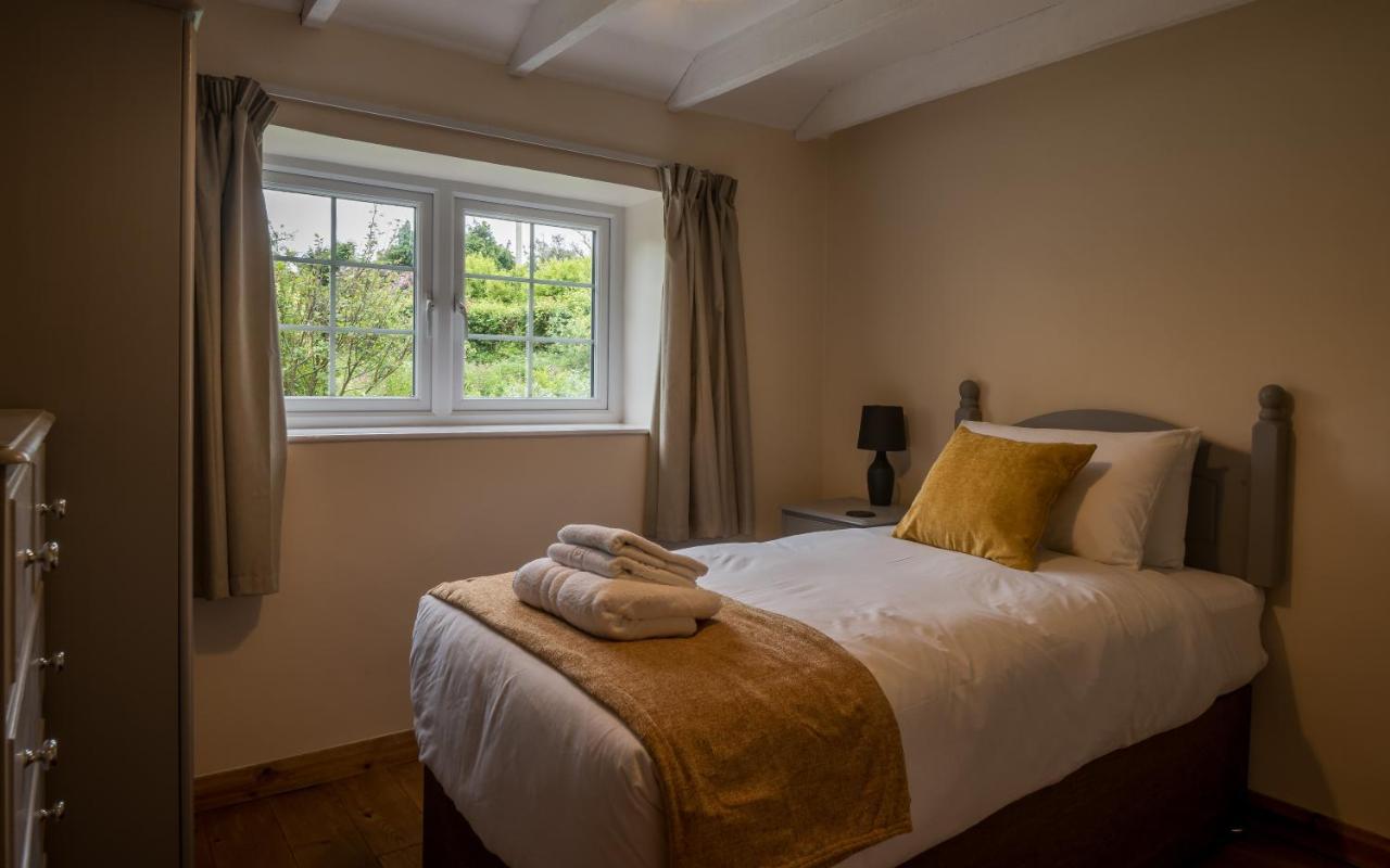 Ramblers Retreat Villa Хелстън Екстериор снимка