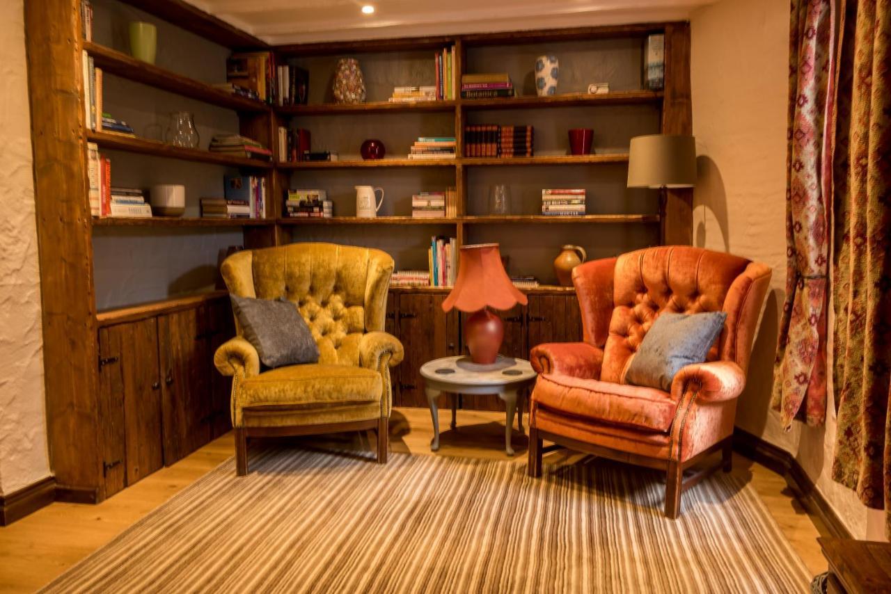 Ramblers Retreat Villa Хелстън Екстериор снимка