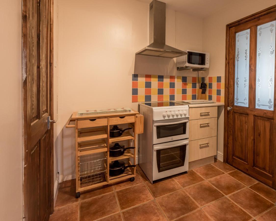 Ramblers Retreat Villa Хелстън Екстериор снимка