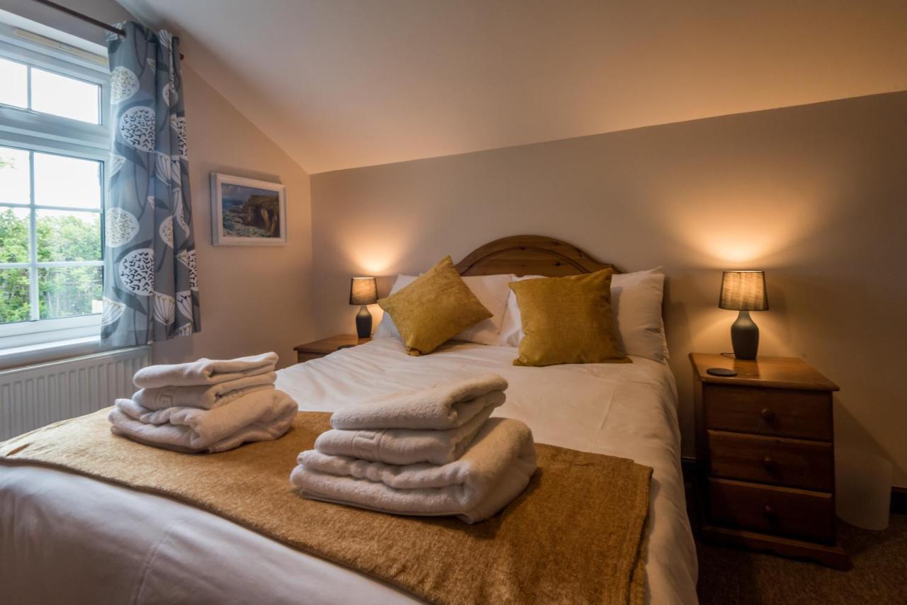 Ramblers Retreat Villa Хелстън Екстериор снимка