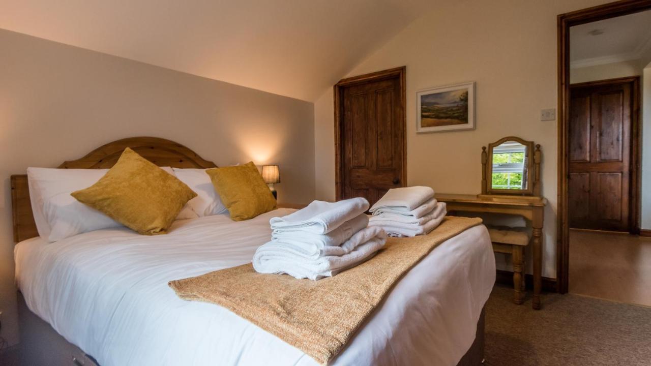 Ramblers Retreat Villa Хелстън Екстериор снимка