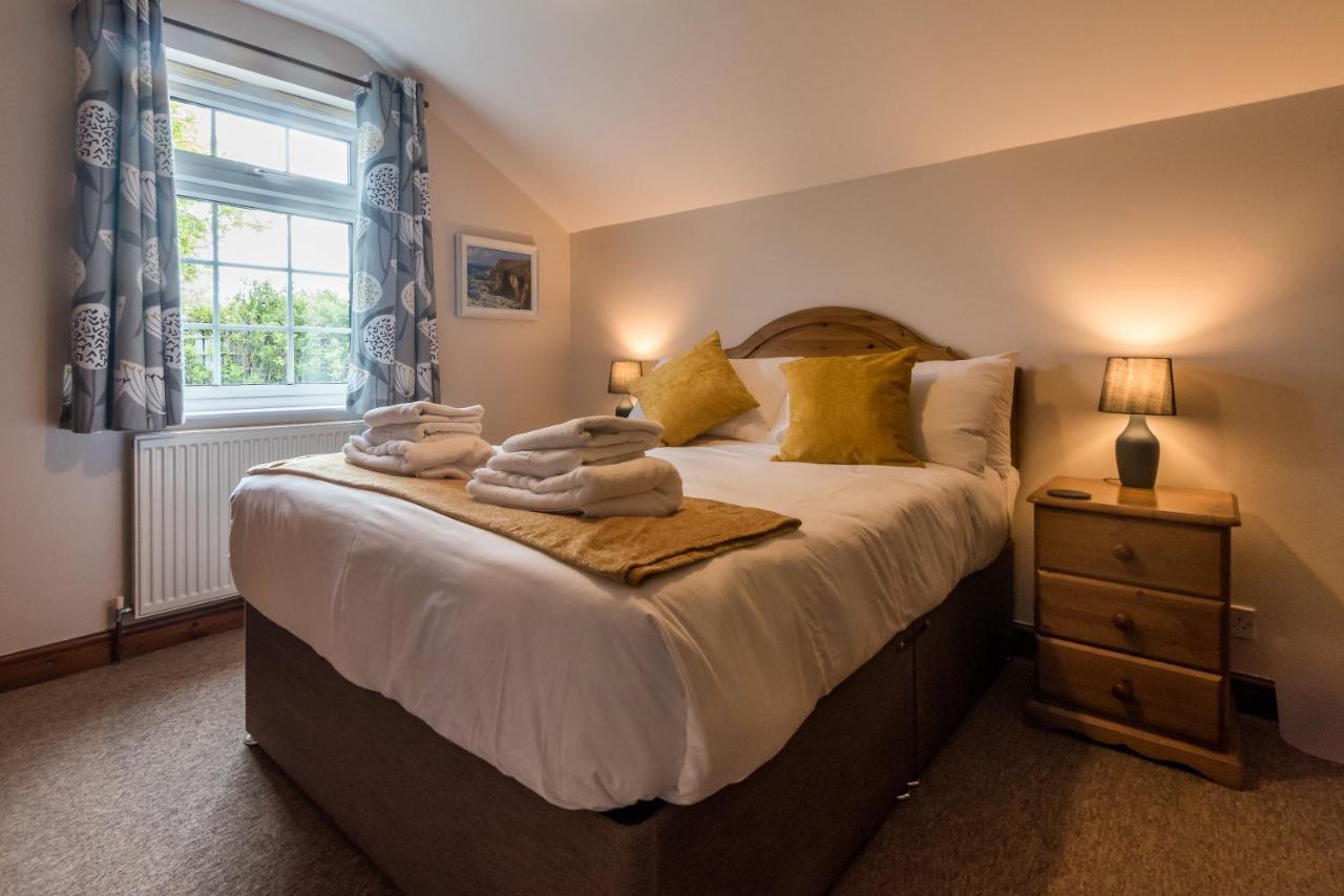 Ramblers Retreat Villa Хелстън Екстериор снимка