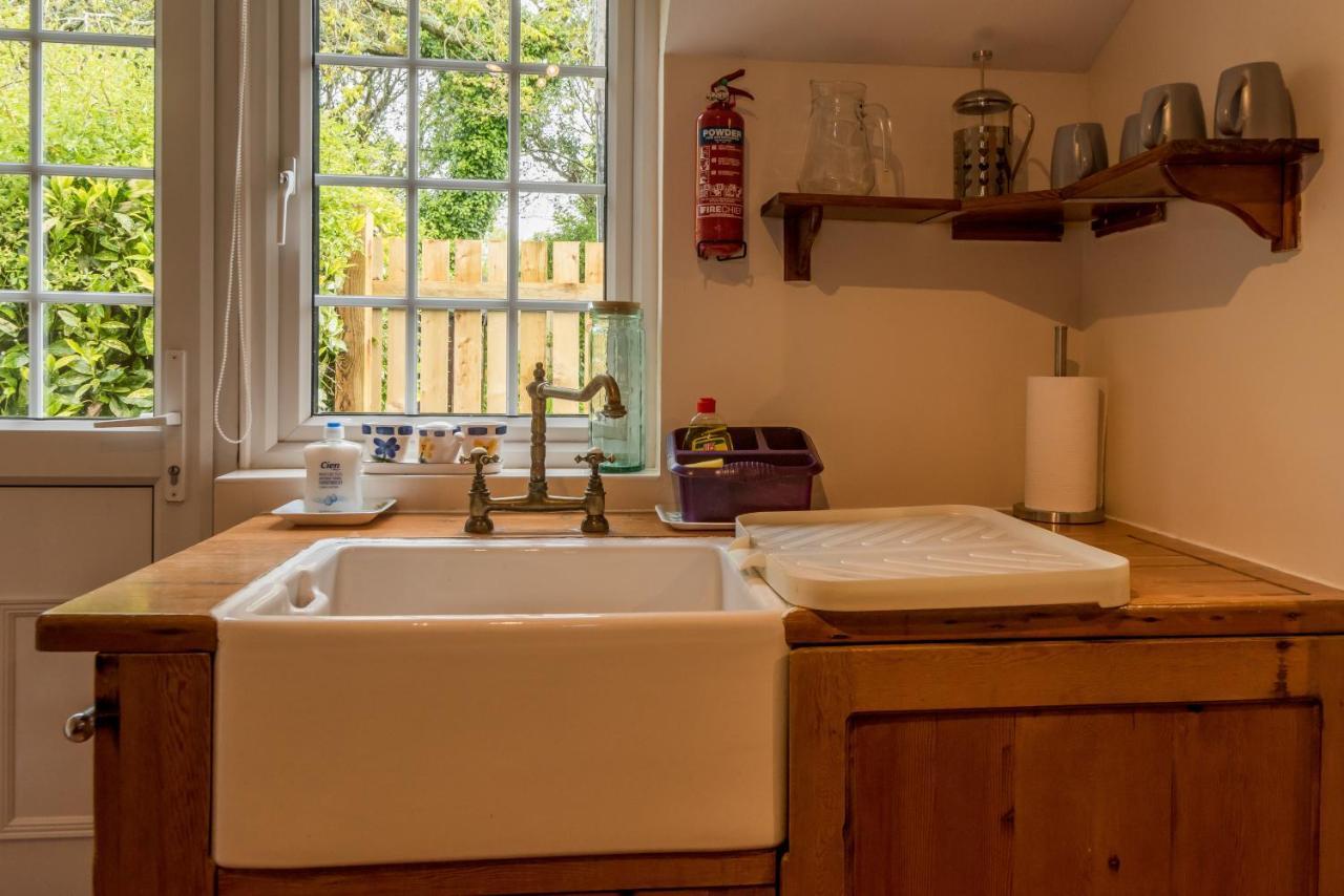 Ramblers Retreat Villa Хелстън Екстериор снимка